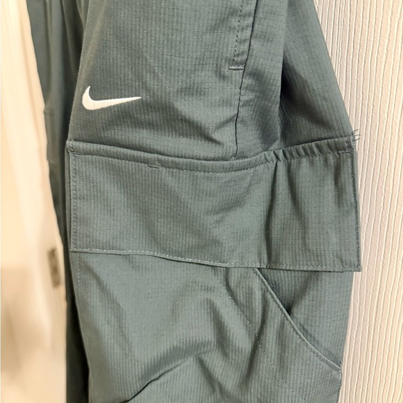 NWT Nike Women’s Forest Green Cargo Pants - Picture 4 of 8